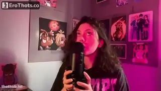 Asmrmpits sucks your cock with those luscious lips