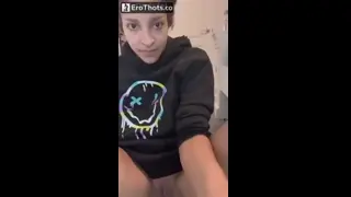 foxybrown20 loud farts