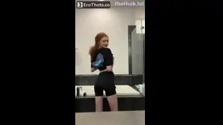 lilredzoe - Getting ready for my bath