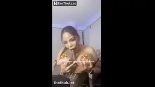 Strellakat CLAPPING cheeks