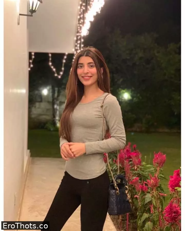 Pussy Of Urwa - Urwa Hocane: Damn her figure is so perfect and hot ðŸ¥µðŸ”¥ - EroThots